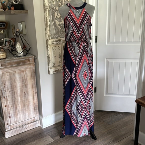 Trixxi— Maxi Dress - Size Medium - Picture 2 of 7